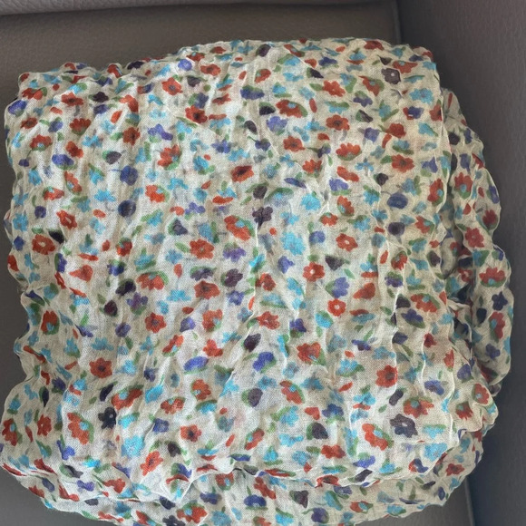 Lovely Soft Floaty Large Vintage Shawl - Picture 3 of 3